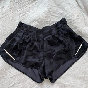 Lululemon hotty hot shorts 2.5